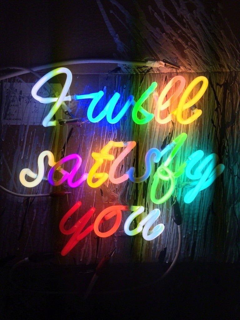 Ardan Ozmenoglu
"Satisfaction" 2015
coloured neon lighting
40 x 32 x 16 cm
neon installation Ardan Ozmenoglu
"Satisfaction" 2015
coloured neon lighting
40 x 32 x 16 cm
neon installation