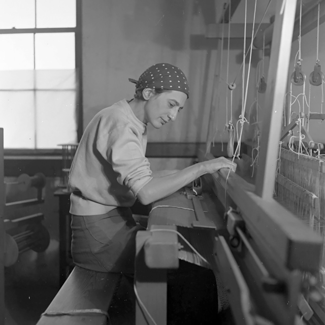 , 'Anni Albers em seu estúdio de tecelagem no Black Mountain College', 1937, Museu Guggenheim Bilbao