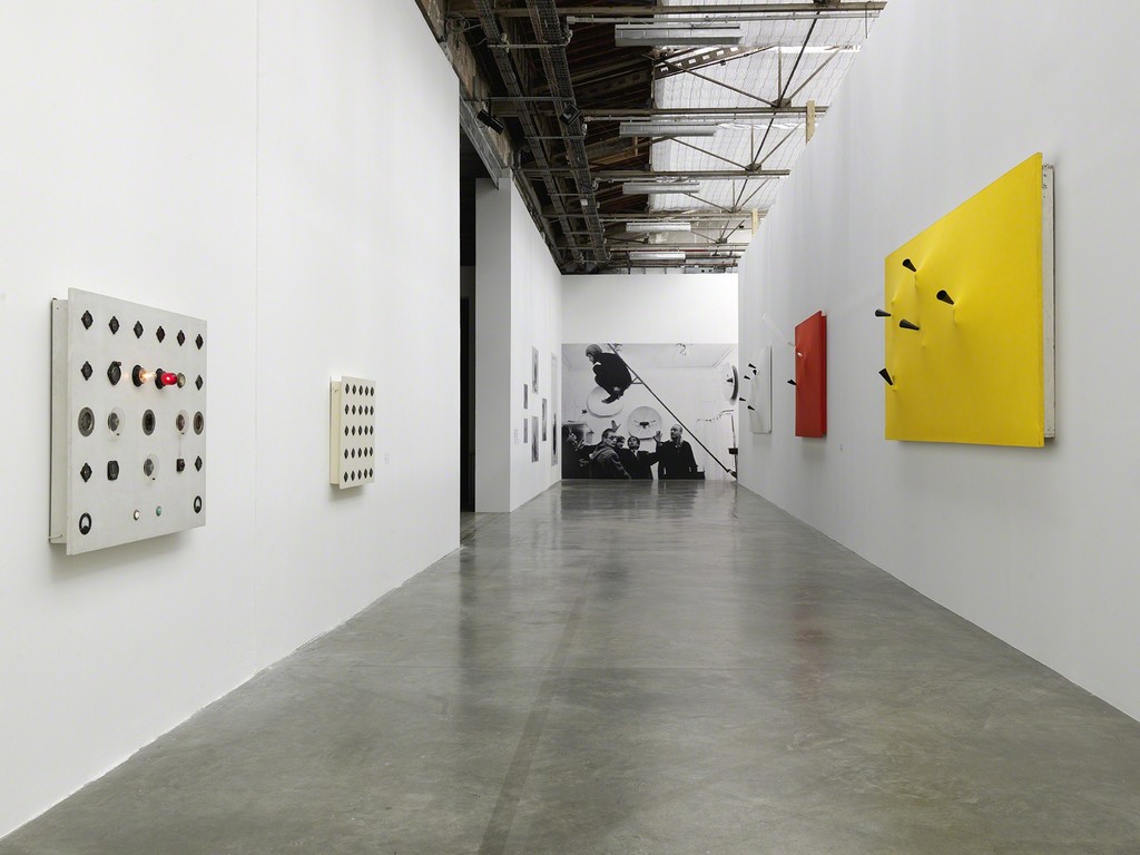 Exhibition view of "Takis, Magnetic fields", Palais de Tokyo, 2015. Photo : André Morin. ADAGP, Paris 2015. Exhibition view of "Takis, Magnetic fields", Palais de Tokyo, 2015. Photo : André Morin. ADAGP, Paris 2015.