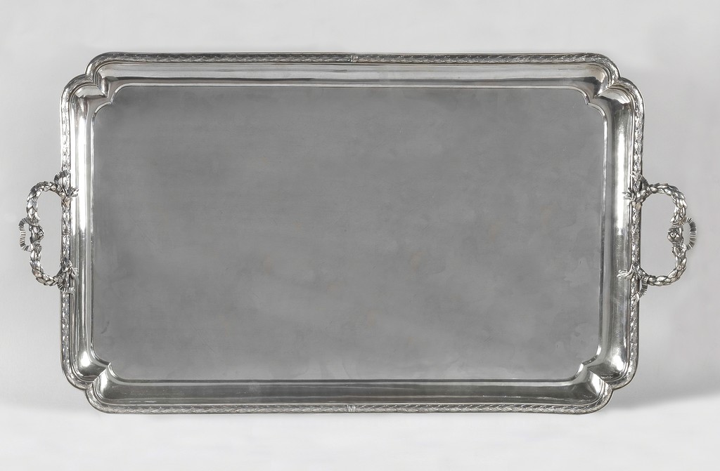 LUIGI VALADIER
(Rome, 1726 - 1785)
Large rectangular serving tray
repoussé rim decorated with laurel motif; double bevelled corners;
handles embellished with laurel leaves and ribbons
Silver
84 x 45 cm (33 x 17.7 in)
Rome, 1783
LUIGI VALADIER
(Rome, 1726 - 1785)
Large rectangular serving tray
repoussé rim decorated with laurel motif; double bevelled corners;
handles embellished with laurel leaves and ribbons
Silver
84 x 45 cm (33 x 17.7 in)
Rome, 1783