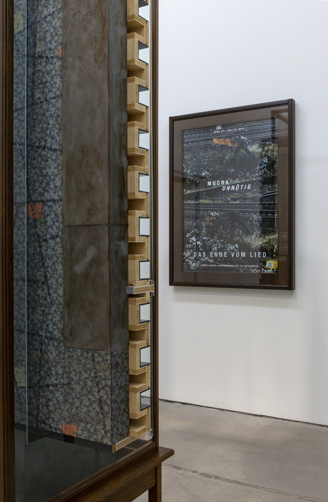 Installation view, 'Reinhard Mucha Unnötig - Das Ende vom Lied', Sprüth Magers Berlin, April 27 - July 27, 2019; Photography: Timo Ohler Installation view, 'Reinhard Mucha Unnötig - Das Ende vom Lied', Sprüth Magers Berlin, April 27 - July 27, 2019; Photography: Timo Ohler