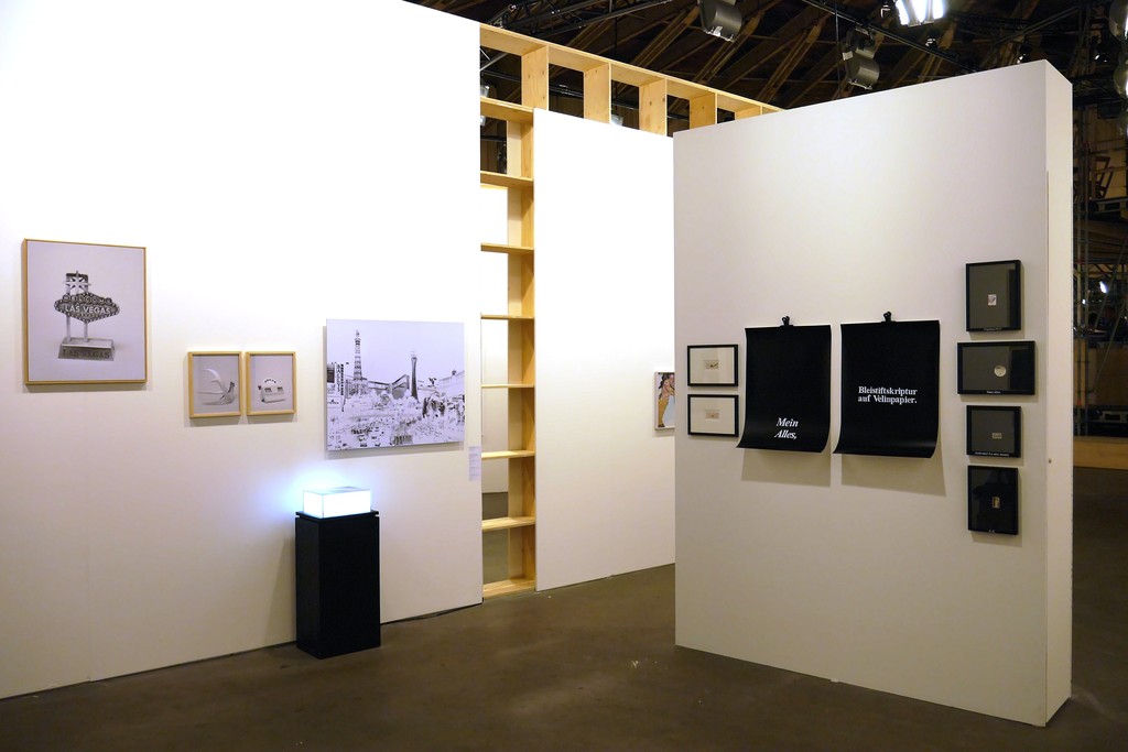 Installation view with Alberto Sinigaglia works (left wall) and Martina della Valle works (right wall) Installation view with Alberto Sinigaglia works (left wall) and Martina della Valle works (right wall)