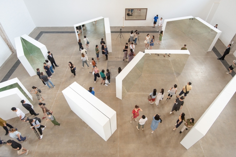 Michelangelo Pistoletto, OLTRE LO SPECCHIO, opening view GALLERIA CONTINUA, Beijing. Ph Oak Taylor Smith Michelangelo Pistoletto, OLTRE LO SPECCHIO, opening view GALLERIA CONTINUA, Beijing. Ph Oak Taylor Smith