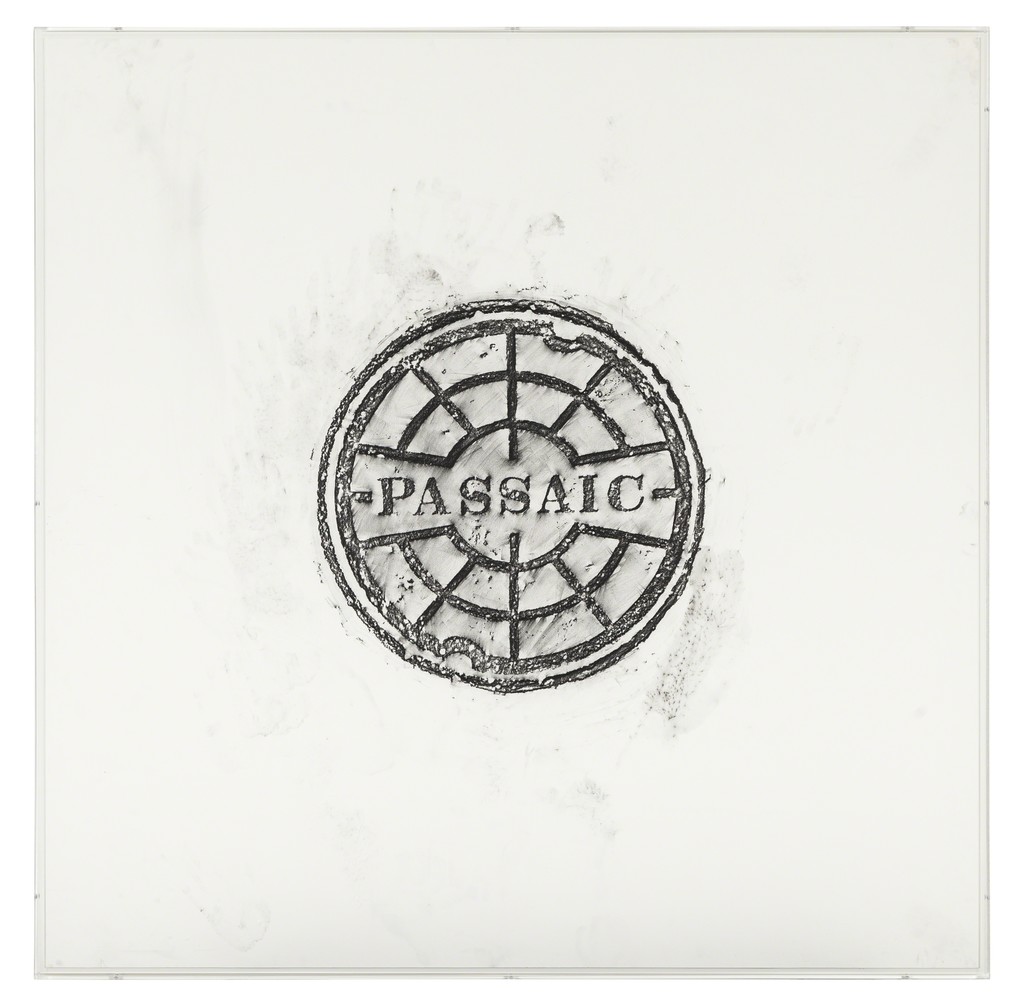 Cyprien Gaillard
GATE PASSAIC, 2013
Graphit auf Papier, 153,5 × 153,5 × 4 cm, (gerahmt), Graphite on paper, 153,5 × 153,5 × 4 cm
(framed), on loan from the artist and Sprueth Magers, Courtesy of the artist and Sprueth Magers Cyprien Gaillard
GATE PASSAIC, 2013
Graphit auf Papier, 153,5 × 153,5 × 4 cm, (gerahmt), Graphite on paper, 153,5 × 153,5 × 4 cm
(framed), on loan from the artist and Sprueth Magers, Courtesy of the artist and Sprueth Magers