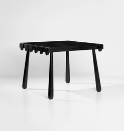 “Quille” table