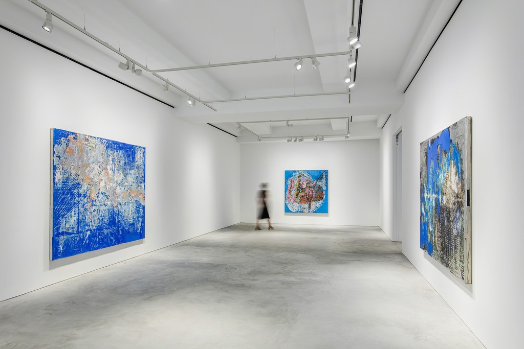 Installation view, ‘Mark Bradford’, Hauser & Wirth Hong Kong, 2018 © Mark Bradford Courtesy the artist and Hauser & Wirth Photo: JJYPHOTO Installation view, ‘Mark Bradford’, Hauser & Wirth Hong Kong, 2018 © Mark Bradford Courtesy the artist and Hauser & Wirth Photo: JJYPHOTO