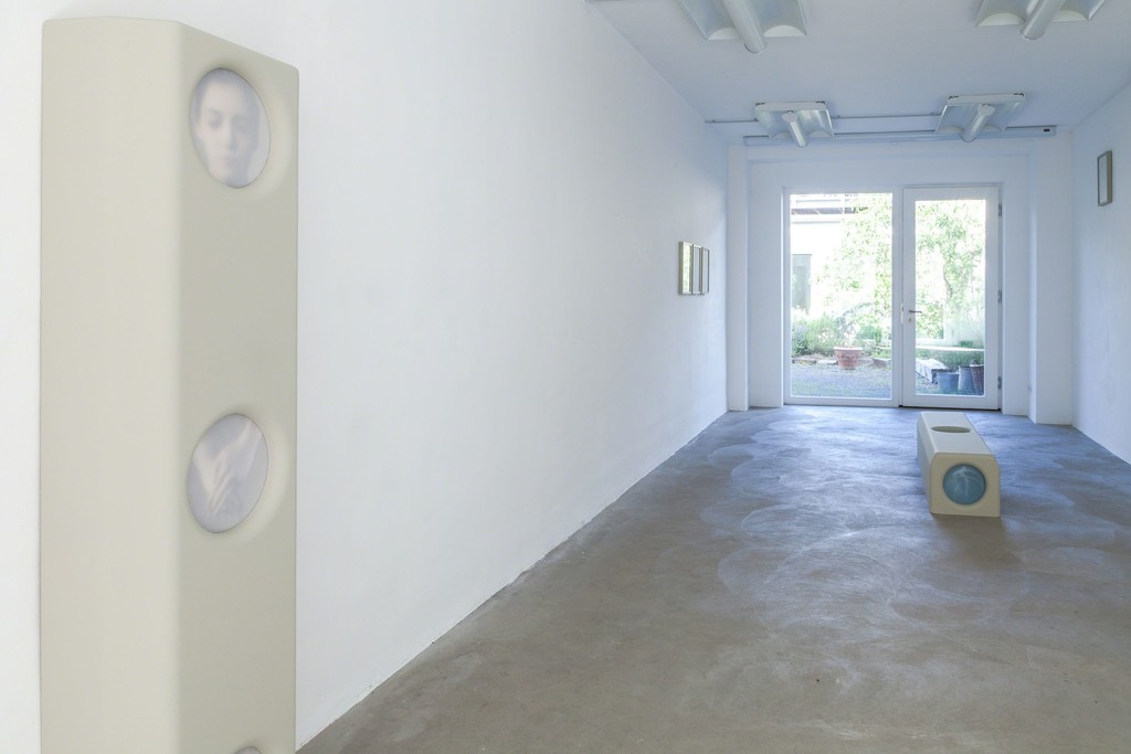 Michael Volkmer: installation view (from left to right): "housing #1" / Eva-Marie, 2015 | 180 x 40 x 35 cm, ©dasesszimmer Michael Volkmer: installation view (from left to right): "housing #1" / Eva-Marie, 2015 | 180 x 40 x 35 cm, ©dasesszimmer