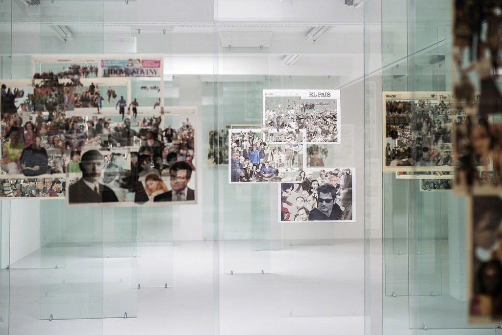 Zhanna Kadyrova
installation view Crowd. Year, 2012
newspaper, tempered glass
Production and exhibition PinchukArtCenter Kiew, Ukraine
Courtesy the artist and GALLERIA CONTINUA, San Gimignano / Beijing / Les Moulins / Habana,
photo: Christian Vorhofer Zhanna Kadyrova
installation view Crowd. Year, 2012
newspaper, tempered glass
Production and exhibition PinchukArtCenter Kiew, Ukraine
Courtesy the artist and GALLERIA CONTINUA, San Gimignano / Beijing / Les Moulins / Habana,
photo: Christian Vorhofer