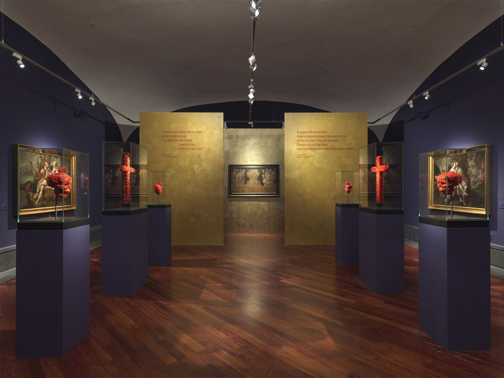 Installation view of the room with the two triptychs of coral sculptures realised specifically for this exhibition together with "The Seven Deadly Sins" by Jacques de Backer (Anversa, 1555 circa – Anversa, 1585 circa) and Pontormo's (Pontorme, 1494 – Firenze, 1557) "Scena di sacrificio" belonging to the Farnese Collection Installation view of the room with the two triptychs of coral sculptures realised specifically for this exhibition together with "The Seven Deadly Sins" by Jacques de Backer (Anversa, 1555 circa – Anversa, 1585 circa) and Pontormo's (Pontorme, 1494 – Firenze, 1557) "Scena di sacrificio" belonging to the Farnese Collection