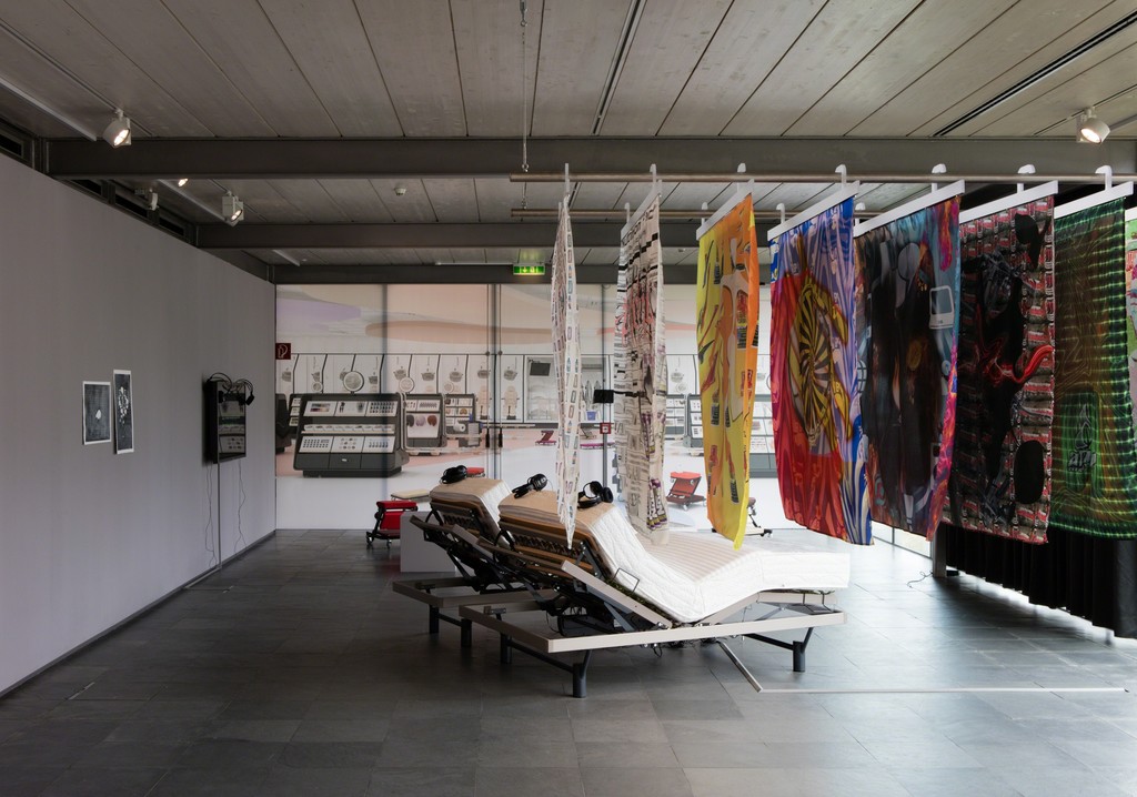 Installation view: Work it, feel it!, Kunsthalle Wien 2017, Photo: Stephan Wyckoff: Danilo Correale, Boosted, 2014; No More Sleep No More, 2014/16, Courtesy the artist and Galerie Raucci/Santamaria, Naples/Milan; Shawn Maximo, Creeper Comforts (Specialty Multi), 2017, Courtesy the artist Installation view: Work it, feel it!, Kunsthalle Wien 2017, Photo: Stephan Wyckoff: Danilo Correale, Boosted, 2014; No More Sleep No More, 2014/16, Courtesy the artist and Galerie Raucci/Santamaria, Naples/Milan; Shawn Maximo, Creeper Comforts (Specialty Multi), 2017, Courtesy the artist
