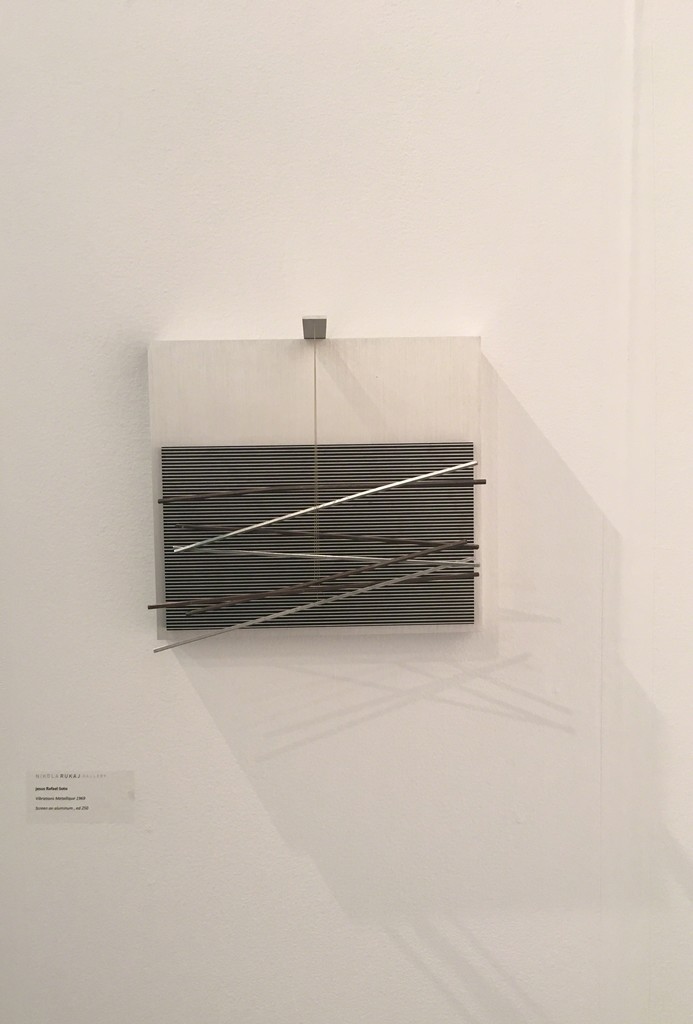 Jesus-Rafael SOTO : Vibrations Metalliques, 1969, silkscreen, aluminum, metal elements, mono-filament, edition of 250, signed verso, 11 x 12 x 5 " Jesus-Rafael SOTO : Vibrations Metalliques, 1969, silkscreen, aluminum, metal elements, mono-filament, edition of 250, signed verso, 11 x 12 x 5 "