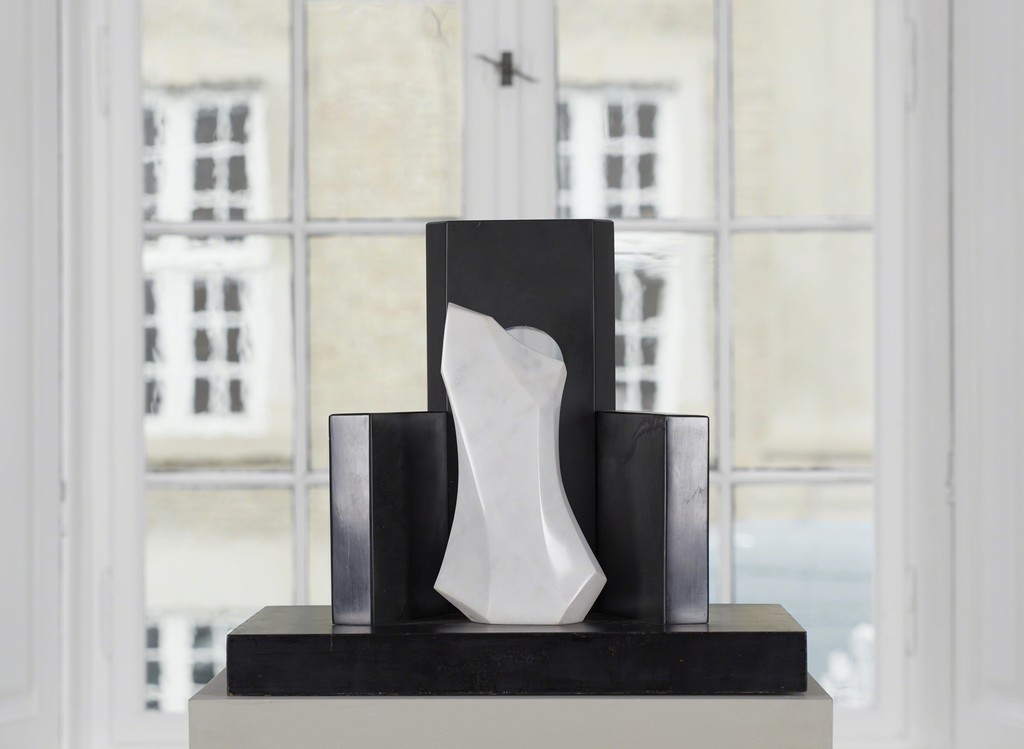 Barbara Hepworth, Sheltered Form (1972) Barbara Hepworth, Sheltered Form (1972)