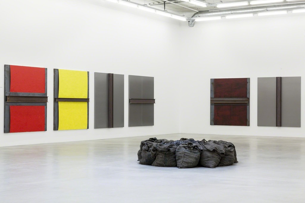 Jannis Kounellis at Almine Rech Gallery in Brussels
13.03 - 17.04.2014
Courtesy of the Artist and Almine Rech Gallery
© Photo - M.Baboussis
Jannis Kounellis at Almine Rech Gallery in Brussels
13.03 - 17.04.2014
Courtesy of the Artist and Almine Rech Gallery
© Photo - M.Baboussis