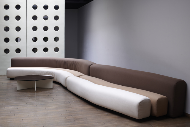 Pierre Paulin (1927-2009), ‘Amphys couch’, 1960, Jousse Entreprise