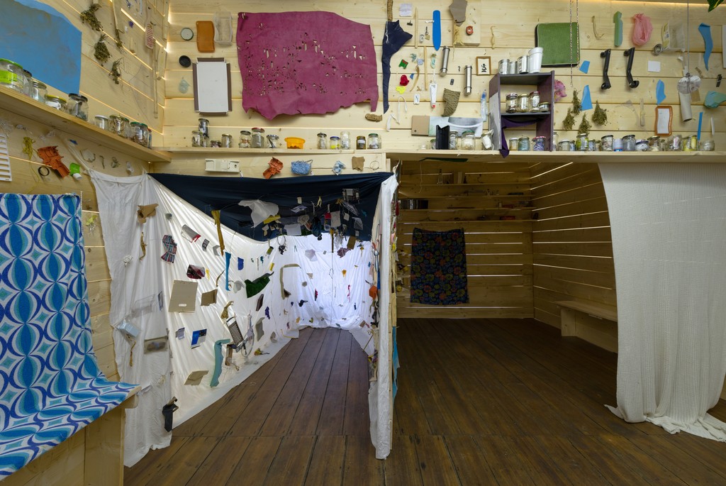 Erinnerungshaus Holzraum
2007-2014, various materials, wood,
310 x 470 x 500 cm Erinnerungshaus Holzraum
2007-2014, various materials, wood,
310 x 470 x 500 cm