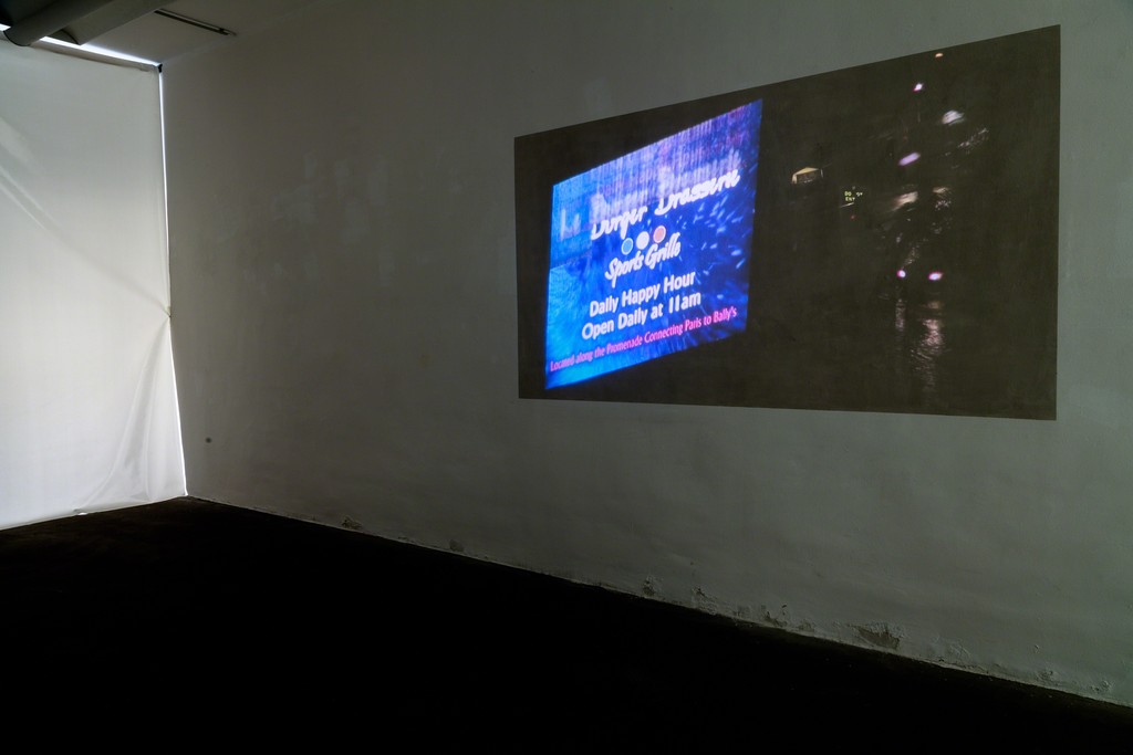„Showtime“, 2015, exhibition view | Video, HD, 19min34, music by Mario Marchisella | image: ©dasesszimmer „Showtime“, 2015, exhibition view | Video, HD, 19min34, music by Mario Marchisella | image: ©dasesszimmer