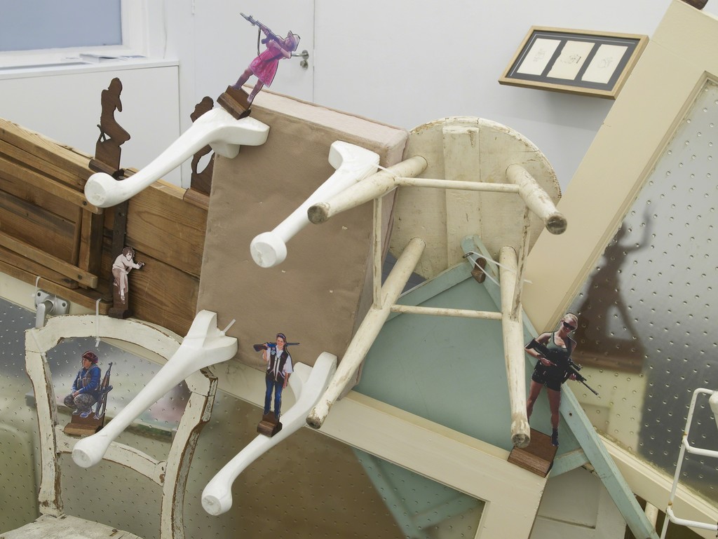 Paula Chambers, Domestic Front, 2018, site-specific installation at l'étrangère, variable size.
Paula Chambers, Domestic Front, 2018, site-specific installation at l'étrangère, variable size.