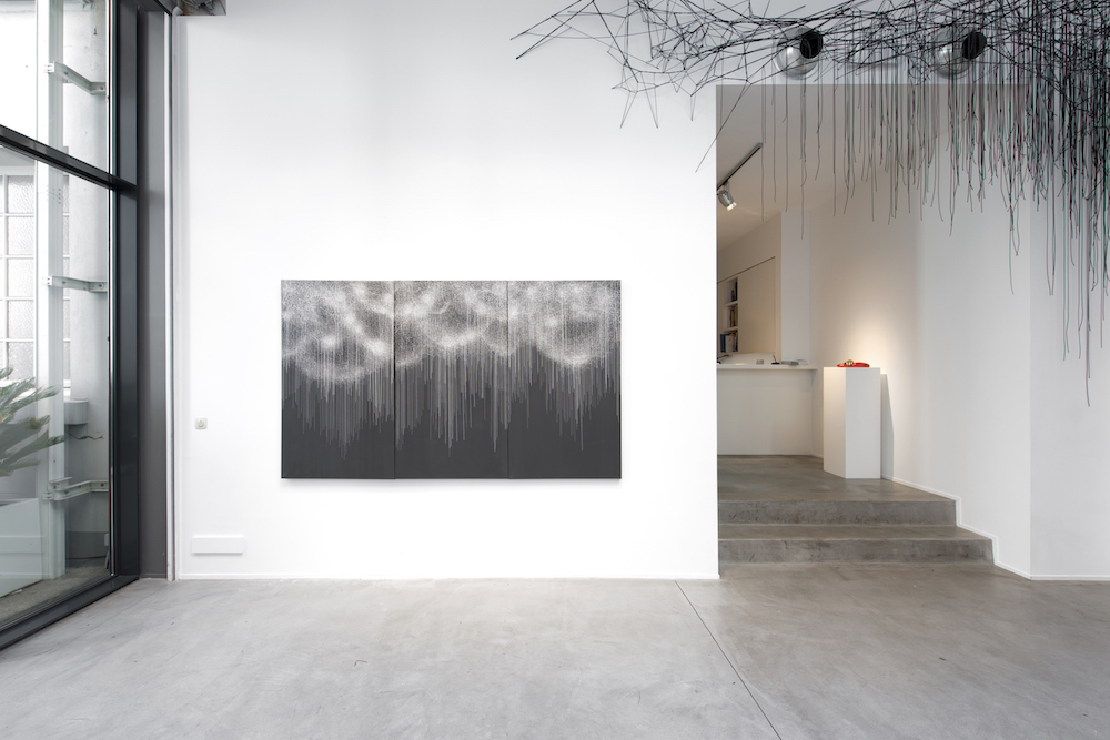 Black Rain - Solo Show Chiharu Shiota at Gallery Templon Brussels
(c)Isabelle Arthuis Black Rain - Solo Show Chiharu Shiota at Gallery Templon Brussels
(c)Isabelle Arthuis