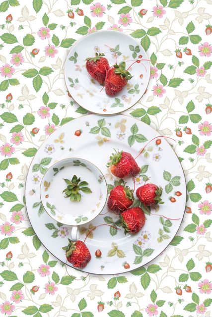 JP Terlizzi, ‘Wedgwood Wild Strawberry with Strawberry’, 2019, Foto Relevance
