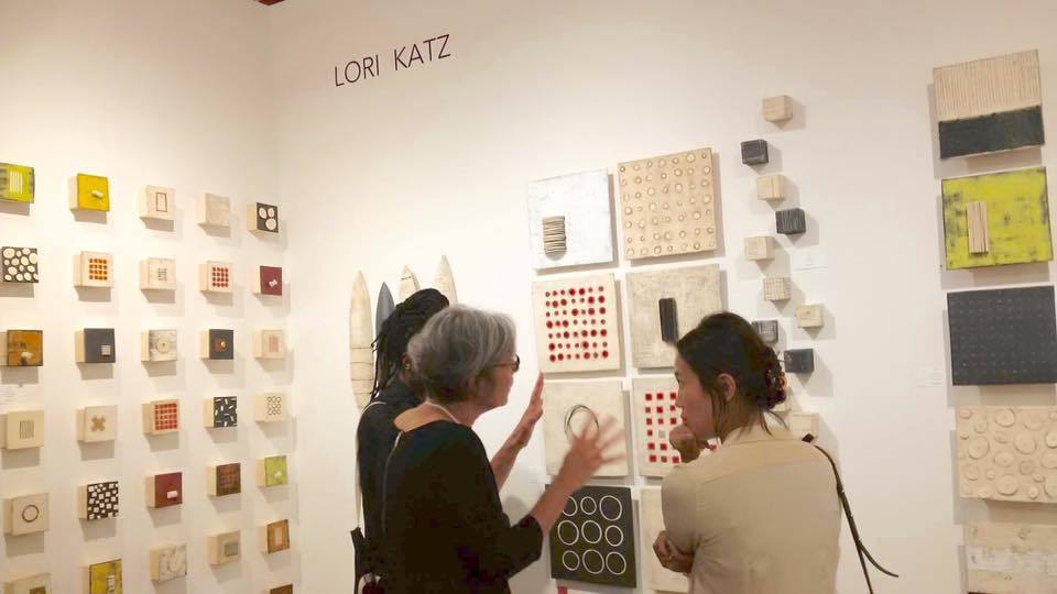 Artist Lori Katz talking to art collectors Artist Lori Katz talking to art collectors