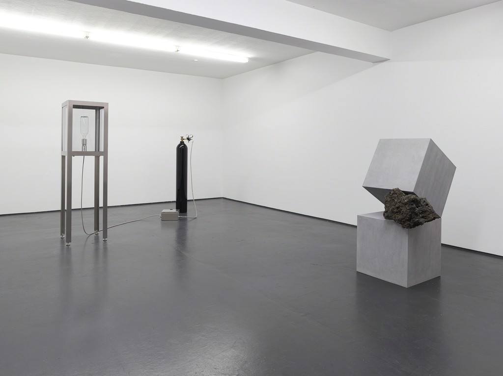 Jose Dávila, Nic Hess, Arcangelo Sassolino – Sign o' the Times
April 01, 2017 – June 17, 2017
Installation view Jose Dávila, Nic Hess, Arcangelo Sassolino – Sign o' the Times
April 01, 2017 – June 17, 2017
Installation view