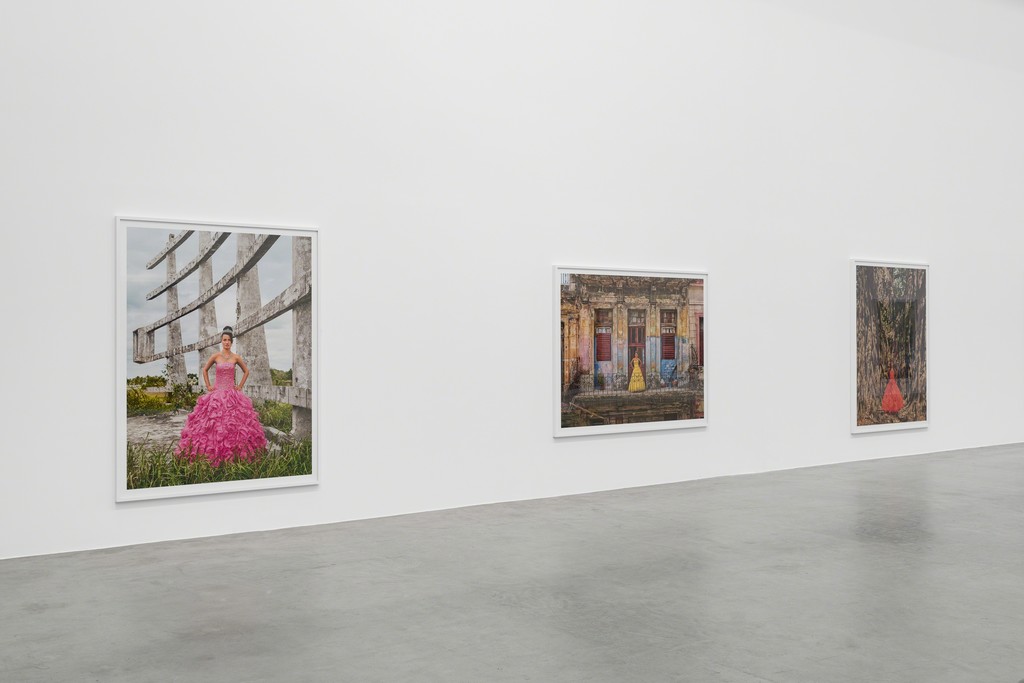 Frank Thiel, Quinceañeras, Installation Views, 2018, Courtesy the artist and Blain|Southern, Photo: Trevor Good Frank Thiel, Quinceañeras, Installation Views, 2018, Courtesy the artist and Blain|Southern, Photo: Trevor Good