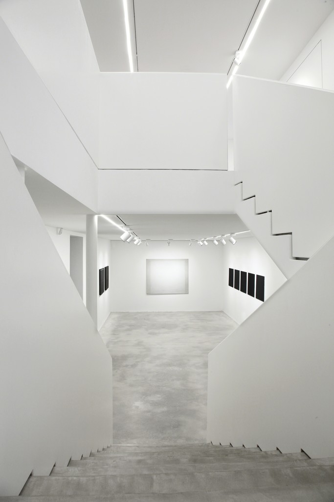 In homage to German abstract art, Dep Art Gallery is organizing an exhibition dedicated to Günter Fruhtrunk (München, 1923 – 1982), Winfred Gaul (Düsseldorf, 1928 – 2003), Ulrich Erben (Düsseldorf, 1940), Imi Knoebel (Dresden, 1940), Günter Umberg (Bonn, 1942) and Wolfram Ullrich (Würzburg, 1961), curated by Alberto Zanchetta. Through a dialogue which addresses different generations, the exhibition reveals how the six artists have distinctively approached the study of space, color and geometry In homage to German abstract art, Dep Art Gallery is organizing an exhibition dedicated to Günter Fruhtrunk (München, 1923 – 1982), Winfred Gaul (Düsseldorf, 1928 – 2003), Ulrich Erben (Düsseldorf, 1940), Imi Knoebel (Dresden, 1940), Günter Umberg (Bonn, 1942) and Wolfram Ullrich (Würzburg, 1961), curated by Alberto Zanchetta. Through a dialogue which addresses different generations, the exhibition reveals how the six artists have distinctively approached the study of space, color and geometry