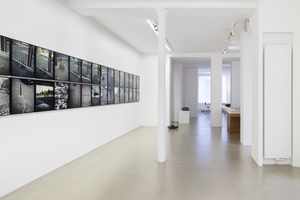 Jean-Luc Moulène, La Vigie (extraits), Paris, 2004-2011, installation view at Galerie Chantal Crousel (2019). Courtesy the artist and Galerie Chantal Crousel, Paris. Photo: Martin Argyroglo © Jean-Luc Moulène / ADAGP, Paris (2019) Jean-Luc Moulène, La Vigie (extraits), Paris, 2004-2011, installation view at Galerie Chantal Crousel (2019). Courtesy the artist and Galerie Chantal Crousel, Paris. Photo: Martin Argyroglo © Jean-Luc Moulène / ADAGP, Paris (2019)