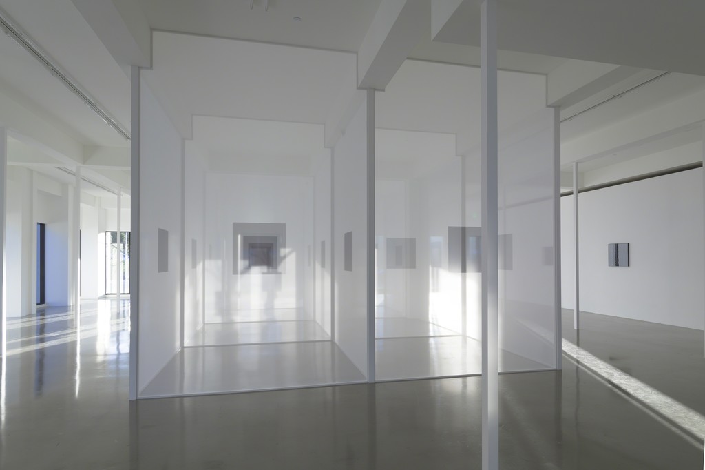 Robert Irwin, Installation view, Sprüth Magers, Los Angeles, January 23 - April 21, 2018; Courtesy the artist and Sprüth Magers; Photography by Robert Wedemeyer Robert Irwin, Installation view, Sprüth Magers, Los Angeles, January 23 - April 21, 2018; Courtesy the artist and Sprüth Magers; Photography by Robert Wedemeyer