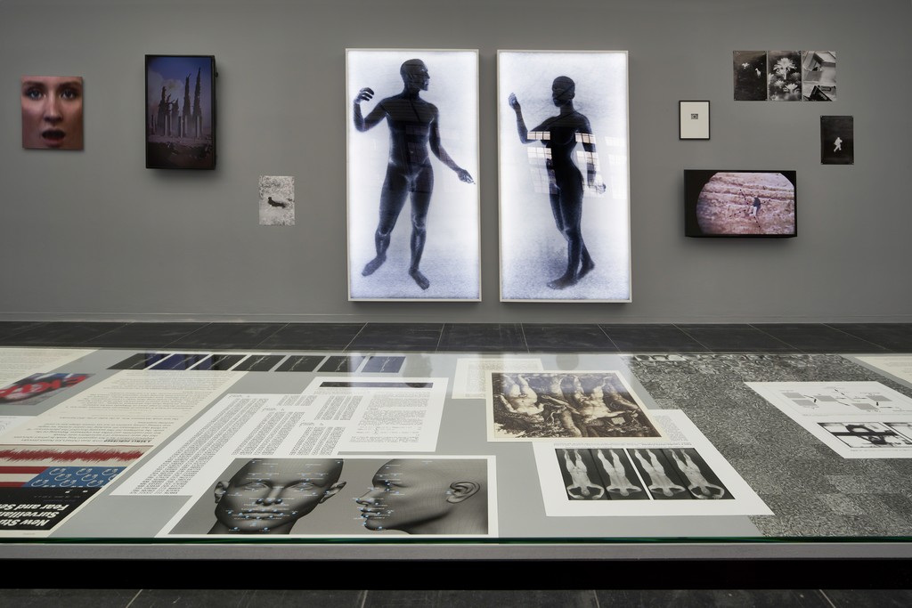 Clément Lambelet, Collateral Visions / Happiness is the Only True Emotion, 2016-2017, Installation view Frankfurter Kunstverein, 2018, Photo: N. Miguletz, © Frankfurter Kunstverein, Courtesy of the artist Clément Lambelet, Collateral Visions / Happiness is the Only True Emotion, 2016-2017, Installation view Frankfurter Kunstverein, 2018, Photo: N. Miguletz, © Frankfurter Kunstverein, Courtesy of the artist