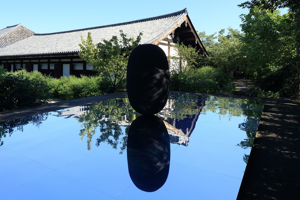 Kimsooja, Deductive Object, 2016, black casted aluminum on mirror, 1.83m x 1.1m (sculpture), 8m x 5m (mirror). Gangoji Temple, Nara, Japan. Commissioned by Culture City of East Asia 2016, Nara. Photo by Keizo Kioku. Courtesy of Art Front Gallery Co., Ltd. and Kimsooja Studio. Kimsooja, Deductive Object, 2016, black casted aluminum on mirror, 1.83m x 1.1m (sculpture), 8m x 5m (mirror). Gangoji Temple, Nara, Japan. Commissioned by Culture City of East Asia 2016, Nara. Photo by Keizo Kioku. Courtesy of Art Front Gallery Co., Ltd. and Kimsooja Studio.