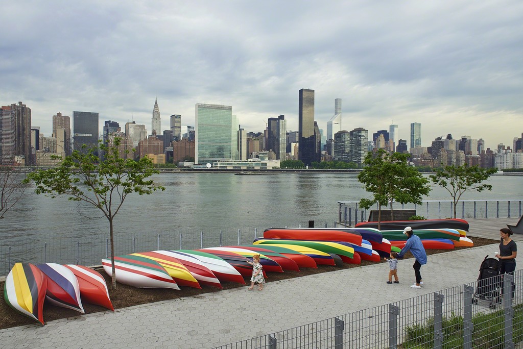 Xaviera Simmons, Convene, 2018, installation view, Hunter’s Point South Park, Long Island City, New York. Aluminum canoes, paint, rope. Dimensions variable. Commissioned by SculptureCenter, New York. Courtesy the artist and David Castillo Gallery, Miami. Photo: Kyle Knodell Xaviera Simmons, Convene, 2018, installation view, Hunter’s Point South Park, Long Island City, New York. Aluminum canoes, paint, rope. Dimensions variable. Commissioned by SculptureCenter, New York. Courtesy the artist and David Castillo Gallery, Miami. Photo: Kyle Knodell