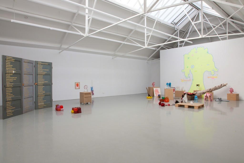 Installation view Maria Roosen & Lily van der Stokker - Best Mooi, 2014 at Galerie Fons Welters. Installation view Maria Roosen & Lily van der Stokker - Best Mooi, 2014 at Galerie Fons Welters.