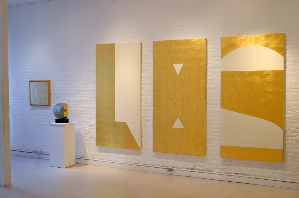 from left: 'Cambio',50 x 50 cm gold leaf on canvas.
'Cambio' bronze, on marble. Gold leaf 200 x 100 ( 3) from left: 'Cambio',50 x 50 cm gold leaf on canvas.
'Cambio' bronze, on marble. Gold leaf 200 x 100 ( 3)