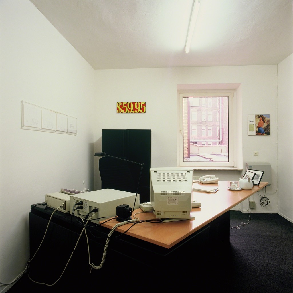 "Wohnzimmer/Büro", 1992
Exhibition view
Galerie Christian Nagel, Cologne "Wohnzimmer/Büro", 1992
Exhibition view
Galerie Christian Nagel, Cologne