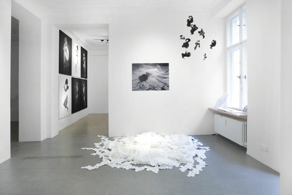 installation view IM-PERFECTION / galerie burster installation view IM-PERFECTION / galerie burster