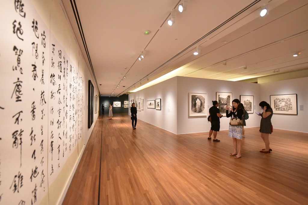 Installation view of "After the Rain: A Reflection of Chua Ek Kay’s artistic journey" at National Gallery Singapore (2015-2016) Installation view of "After the Rain: A Reflection of Chua Ek Kay’s artistic journey" at National Gallery Singapore (2015-2016)