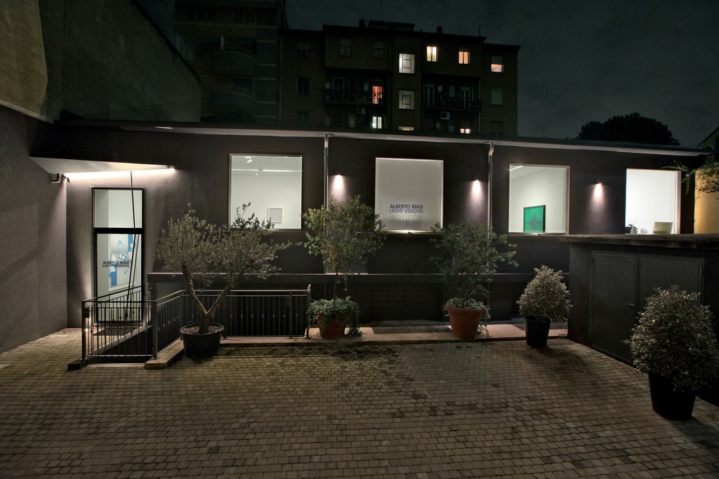 The exhibition “Alberto Biasi - Light Visions. Visions of lightness, visions of light” opens on Tuesday, 11th October 2016 at Dep Art Gallery in Milan.
Through 35 works that retrace the main phases of the artist career from 1960 to nowadays, this solo exhibition intends to document the vitality of the object-research of this undisputed protagonist of European ar.
The exhibition is on until 17th December and includes significant works representative of the different phases of Biasi's research. The exhibition “Alberto Biasi - Light Visions. Visions of lightness, visions of light” opens on Tuesday, 11th October 2016 at Dep Art Gallery in Milan.
Through 35 works that retrace the main phases of the artist career from 1960 to nowadays, this solo exhibition intends to document the vitality of the object-research of this undisputed protagonist of European ar.
The exhibition is on until 17th December and includes significant works representative of the different phases of Biasi's research.
