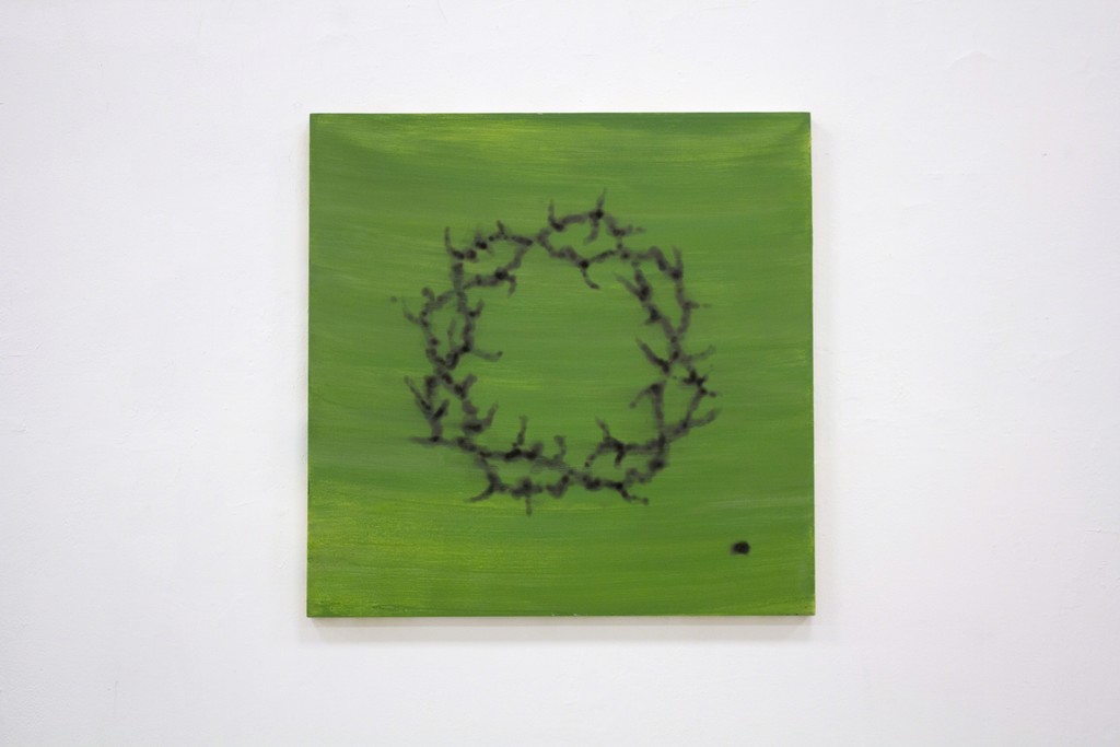 „Wreath Burnt on the Grass“. 2018. Oil and charcoal (from candle smoke) on canvas, 100 x 95 cm „Wreath Burnt on the Grass“. 2018. Oil and charcoal (from candle smoke) on canvas, 100 x 95 cm