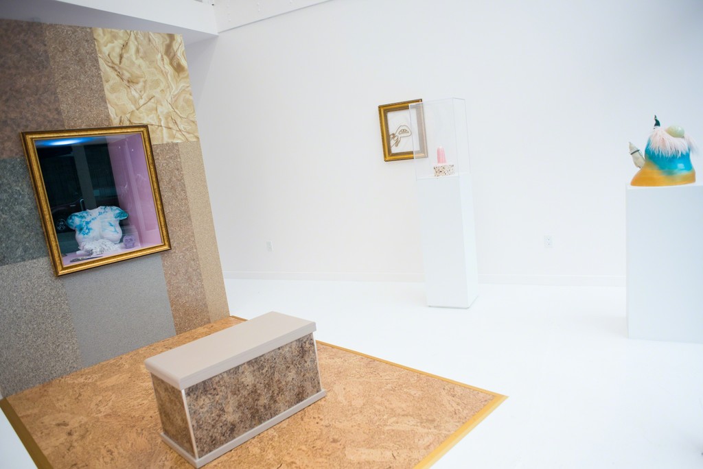 Hadar Kleiman, "PREMIUM EMPORIUM," 2017, installation view. Hadar Kleiman, "PREMIUM EMPORIUM," 2017, installation view.