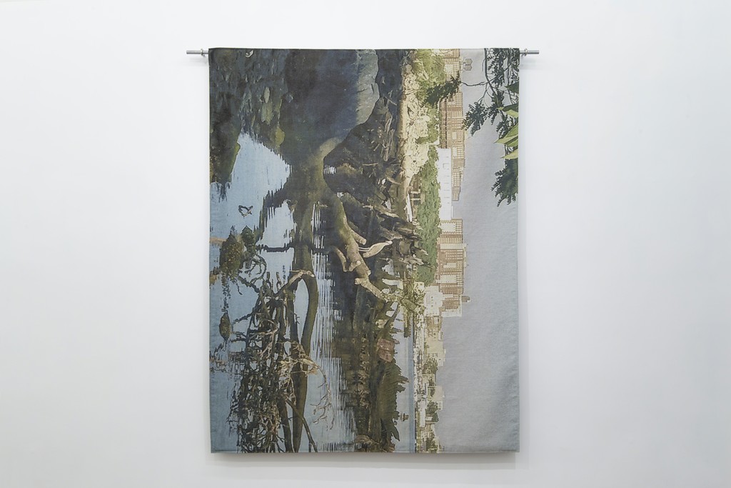 Alien:
Jacquard tapestry, galvanized metal tube, steel eye bolts
213 × 180 × 6 cm
2017
Ed.3+1 Alien:
Jacquard tapestry, galvanized metal tube, steel eye bolts
213 × 180 × 6 cm
2017
Ed.3+1