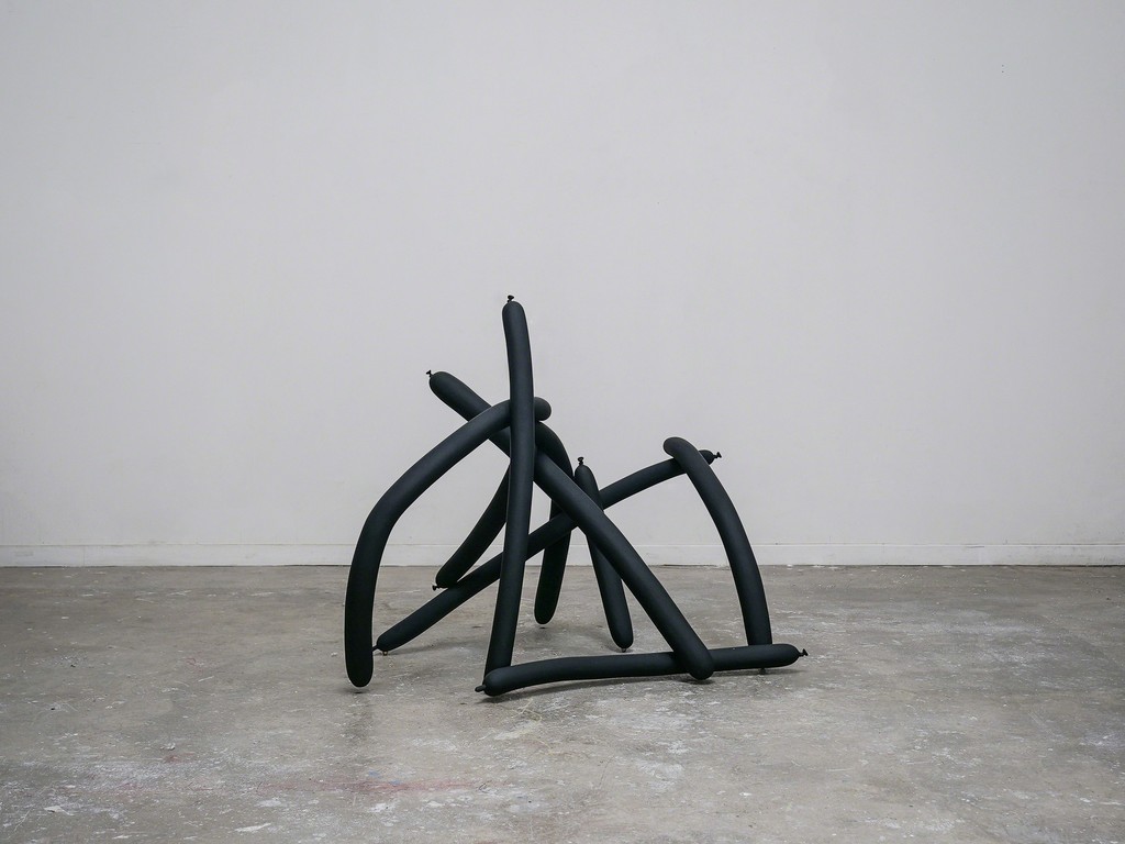 Inadequate(EVERY, DAY, ACTS, LIKE, LIFE)
2016
Urethane paint on bronze
107 x120 x102(H)cm
© Courtesy of the artist & Perrotin Inadequate(EVERY, DAY, ACTS, LIKE, LIFE)
2016
Urethane paint on bronze
107 x120 x102(H)cm
© Courtesy of the artist & Perrotin