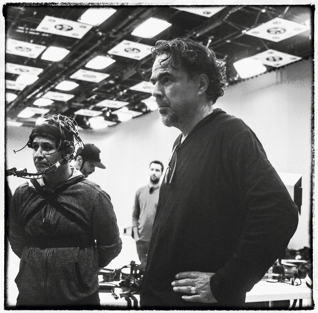 Alejandro G. Iñárritu and a baker from El Salvador at a motion capture shoot for Carne y Arena.
Credit: © Legendary
Photo: Chachi Ramirez Alejandro G. Iñárritu and a baker from El Salvador at a motion capture shoot for Carne y Arena.
Credit: © Legendary
Photo: Chachi Ramirez