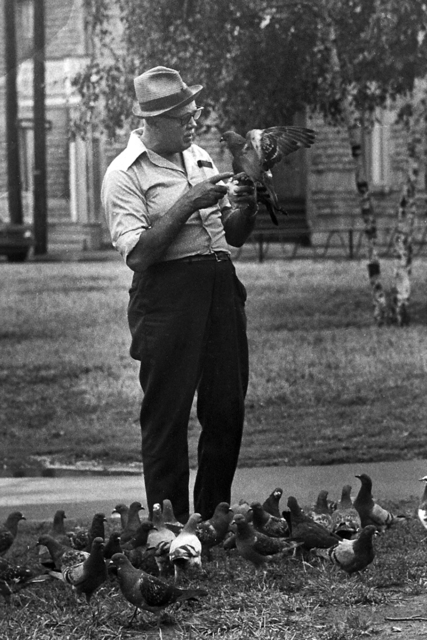 Réjean Meloche, ‘Homme aux Pigeons’, 1975, The Print Atelier