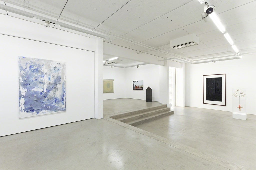 installation view G2 Kunsthalle, Hildebrand Collection, with art works by (from left to right) Jens Einhorn, Juliana Ortiz, Grit Hachmeister, Thomas Schütte, Thomas Ruff and Björn Dahlem, photo: Dotgain © the artists & G2 Kunsthalle, Leipzig. installation view G2 Kunsthalle, Hildebrand Collection, with art works by (from left to right) Jens Einhorn, Juliana Ortiz, Grit Hachmeister, Thomas Schütte, Thomas Ruff and Björn Dahlem, photo: Dotgain © the artists & G2 Kunsthalle, Leipzig.
