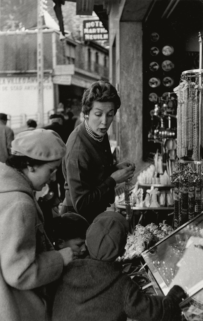 Henri Cartier-Bresson | Woman Shopping 