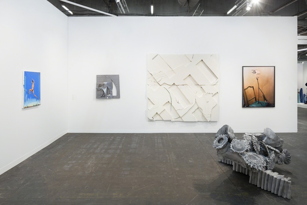 Installation view, Galerie Eva Presenhuber at The Armory Show 2019
Courtesy the artists and Galerie Eva Presenhuber, Zurich / New York
Photo: Lance Brewer Installation view, Galerie Eva Presenhuber at The Armory Show 2019
Courtesy the artists and Galerie Eva Presenhuber, Zurich / New York
Photo: Lance Brewer