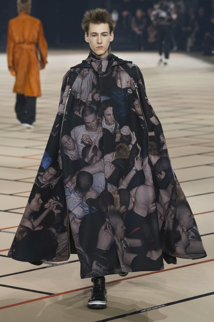 Dior Homme x Dan Witz Winter 2017/2018 Collection runway look. Dior Homme x Dan Witz Winter 2017/2018 Collection runway look.