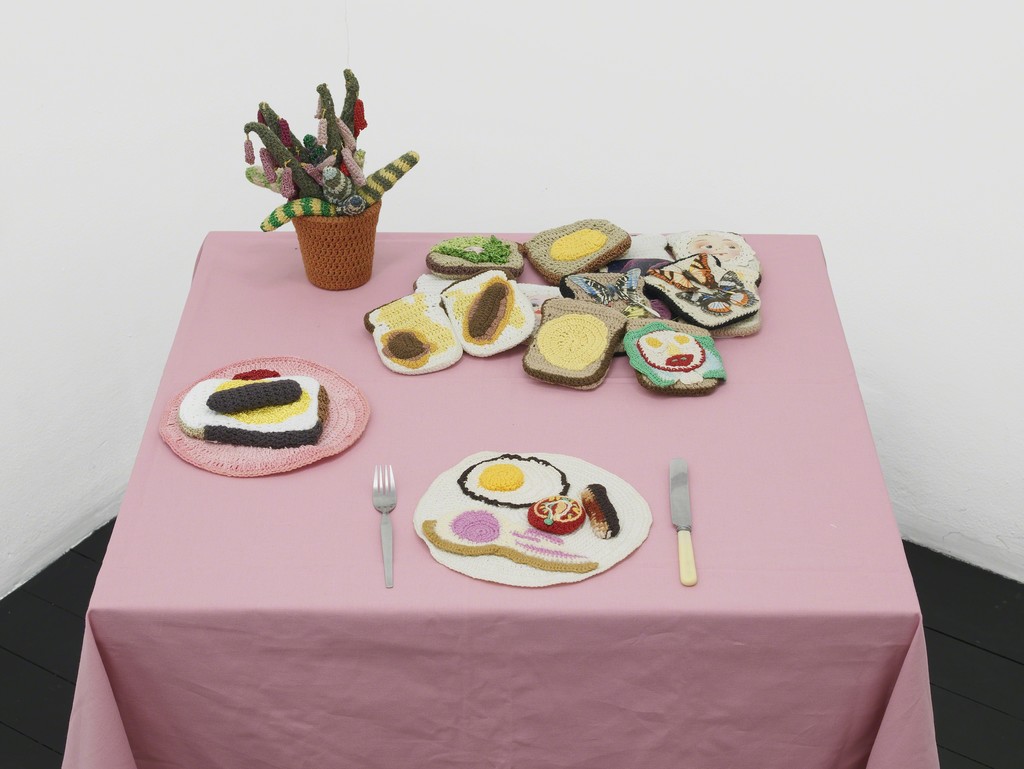 Su Richardson, Burnt Breakfast installation at Home Strike, l'étrangère
Su Richardson, Burnt Breakfast installation at Home Strike, l'étrangère