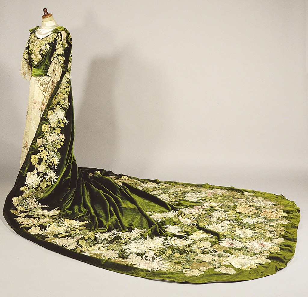 Court Dress Worn by the Empress Meiji / ca.1910 / Collection of the Kyoritsu Women’s University Museum Court Dress Worn by the Empress Meiji / ca.1910 / Collection of the Kyoritsu Women’s University Museum